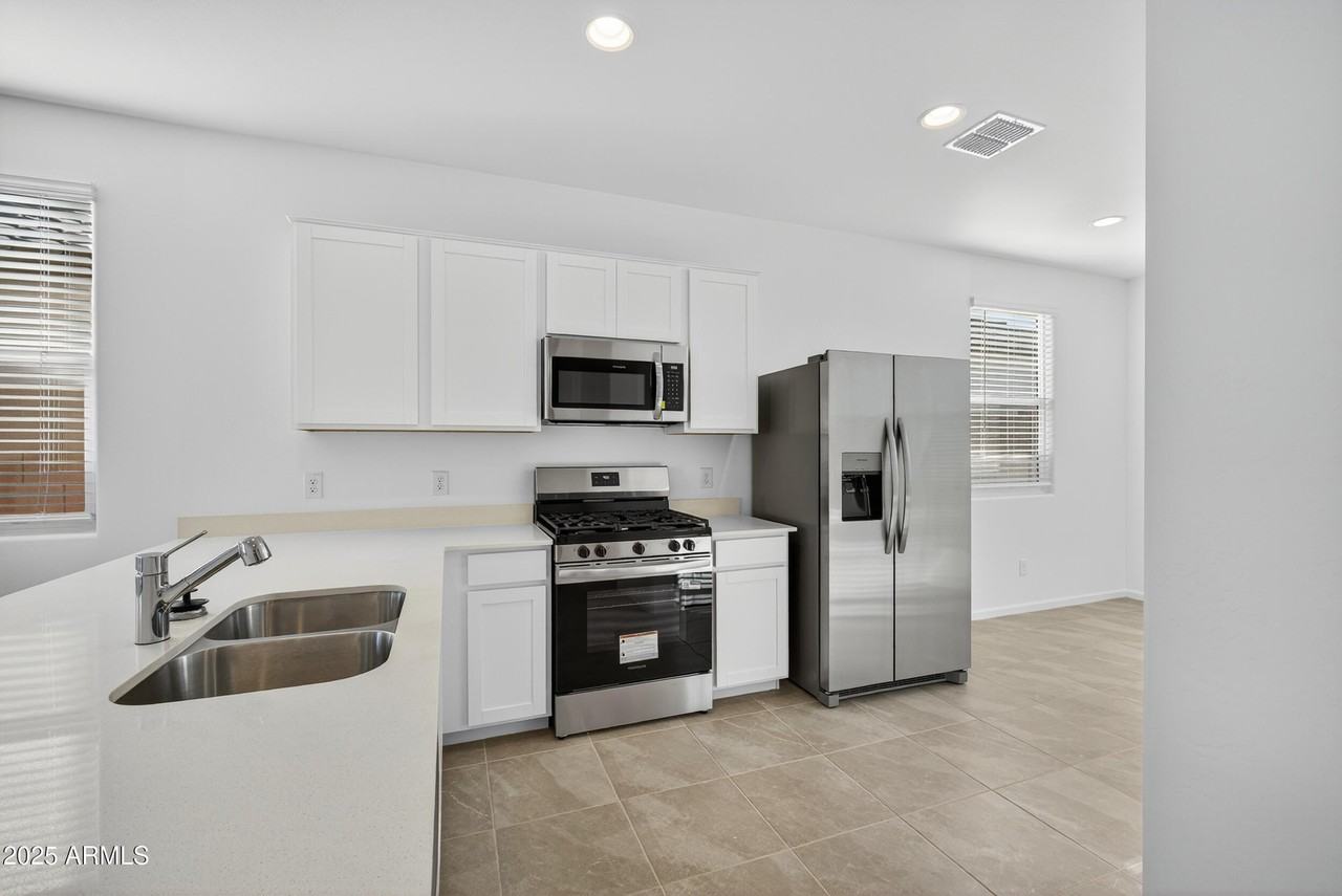 2994 E Barrel Race Rd - Photo 2 of 26