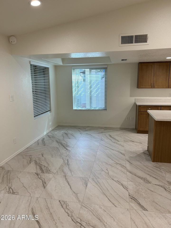 5608 W Lupine Ave - Photo 3 of 29