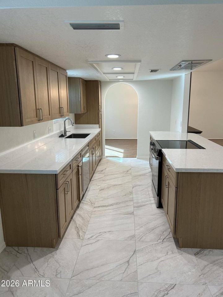 5608 W Lupine Ave - Photo 7 of 29