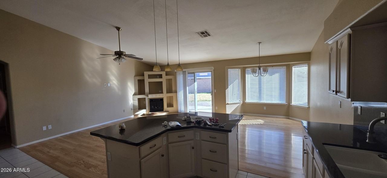 9163 W Davis Rd - Photo 3 of 27