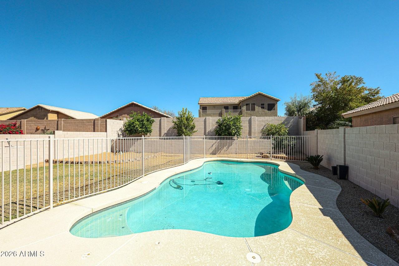 29211 N 51st St - Photo 2 of 48