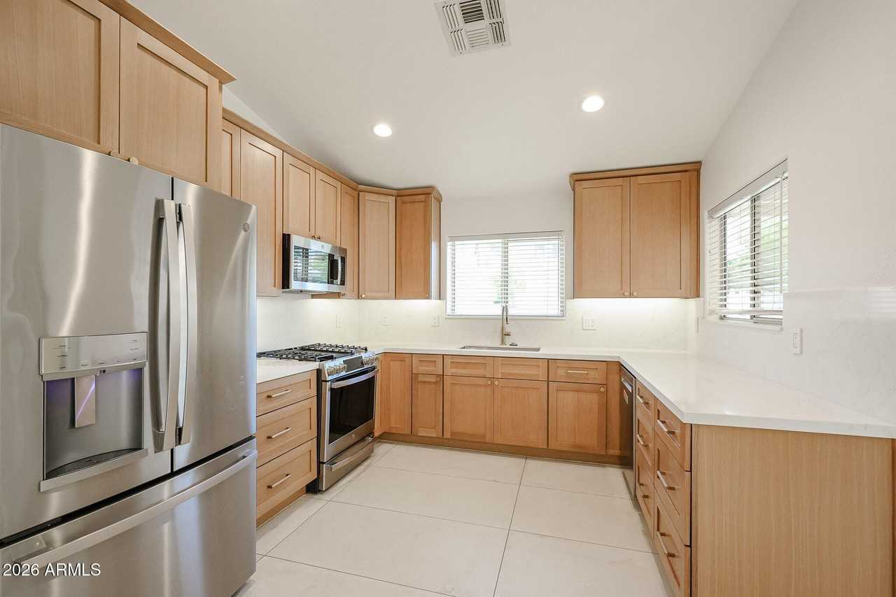 29211 N 51st St - Photo 3 of 48