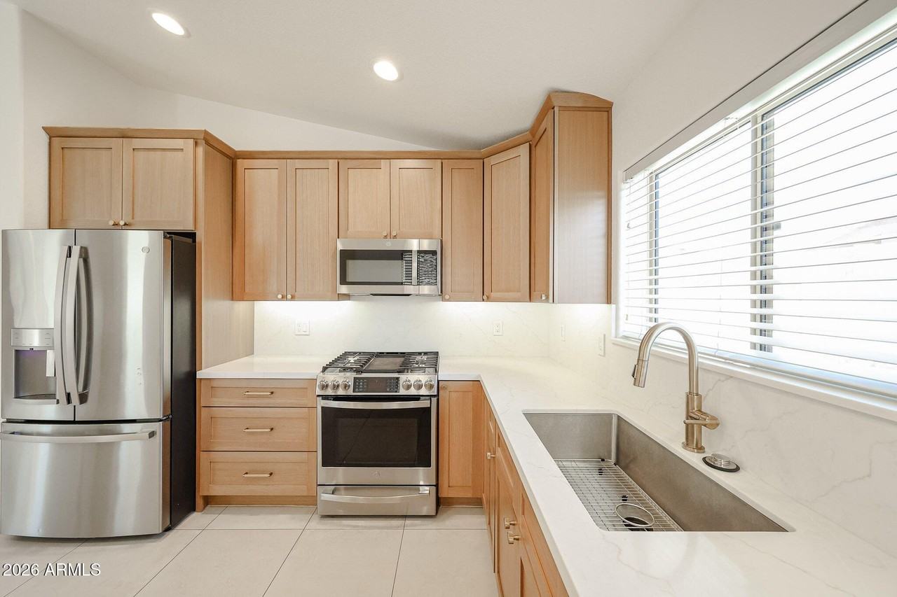 29211 N 51st St - Photo 4 of 48