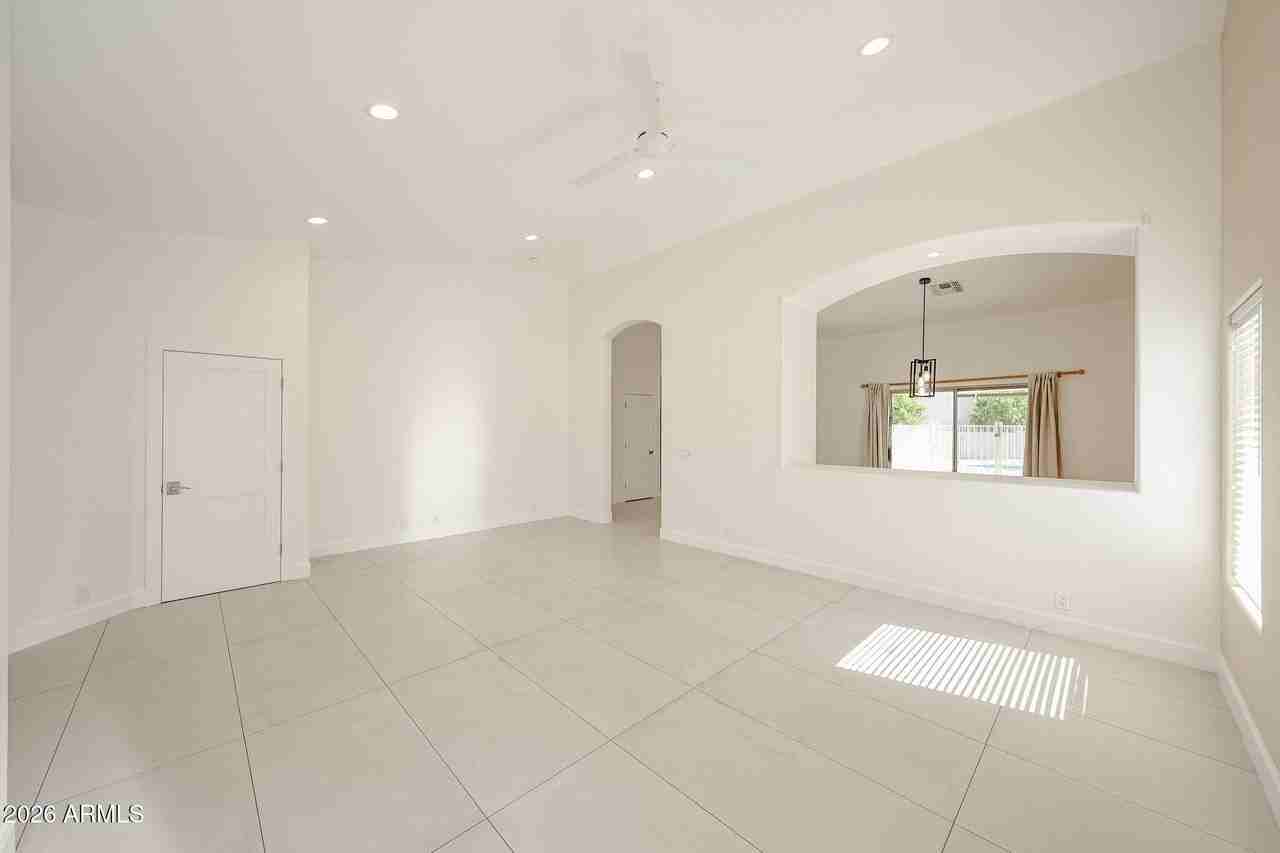 29211 N 51st St - Photo 6 of 48