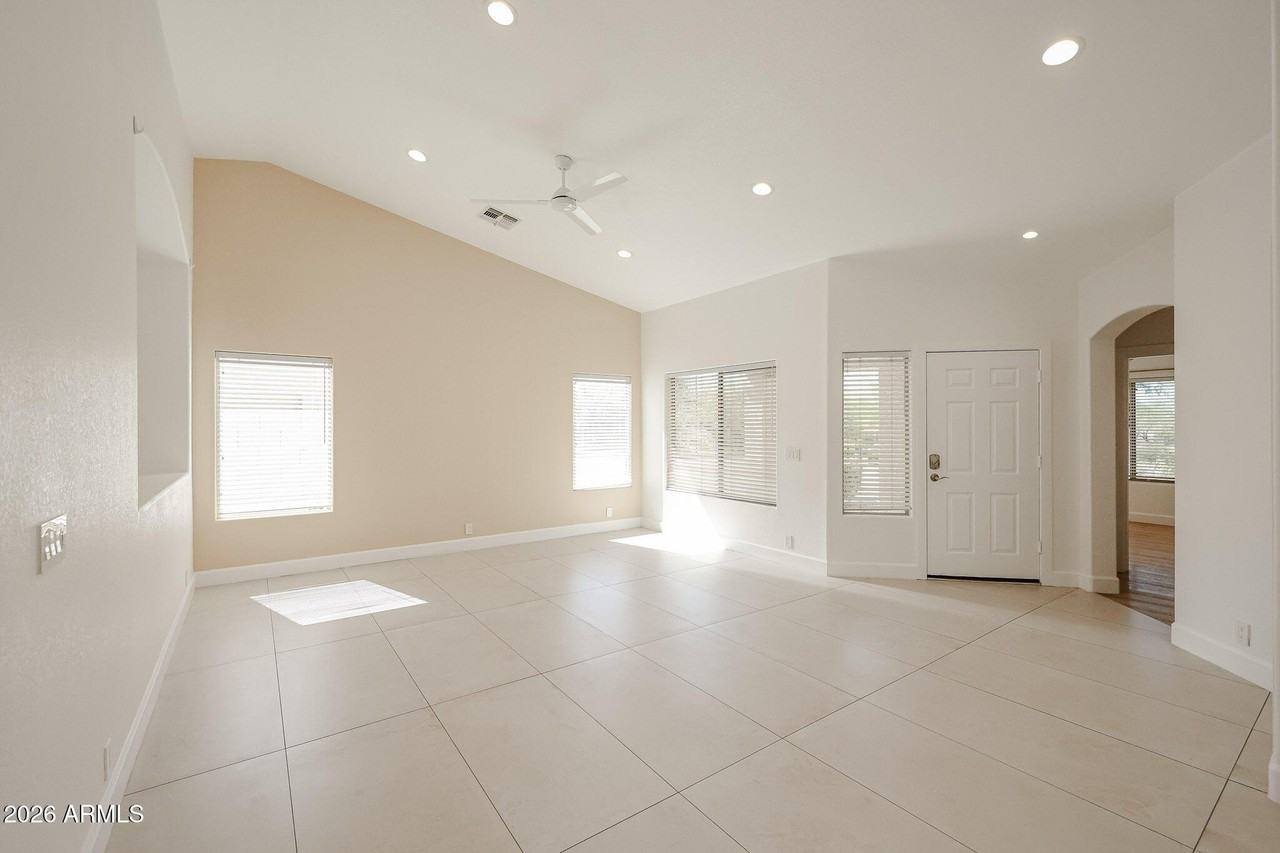 29211 N 51st St - Photo 7 of 48