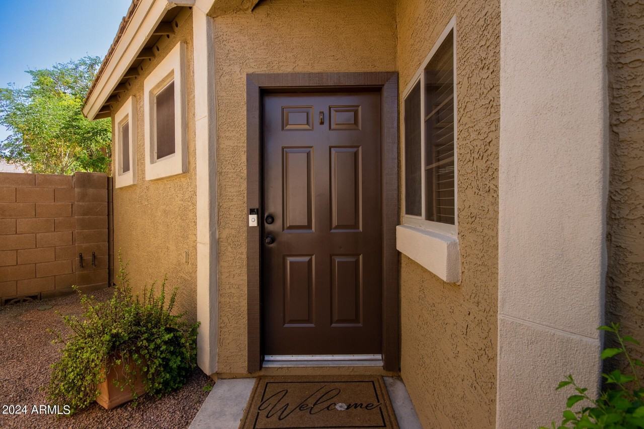 4049 E Melinda Ln - Photo 2 of 26