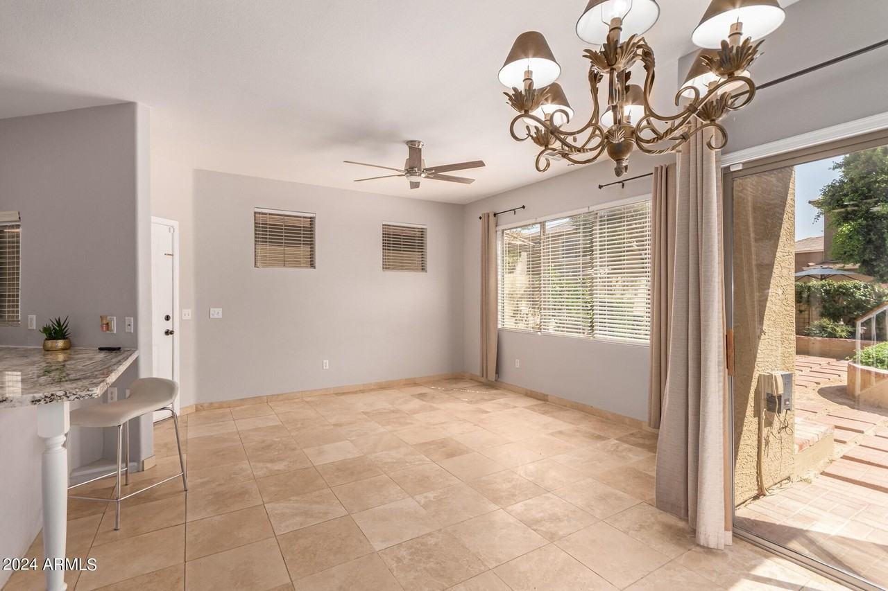 4049 E Melinda Ln - Photo 5 of 26