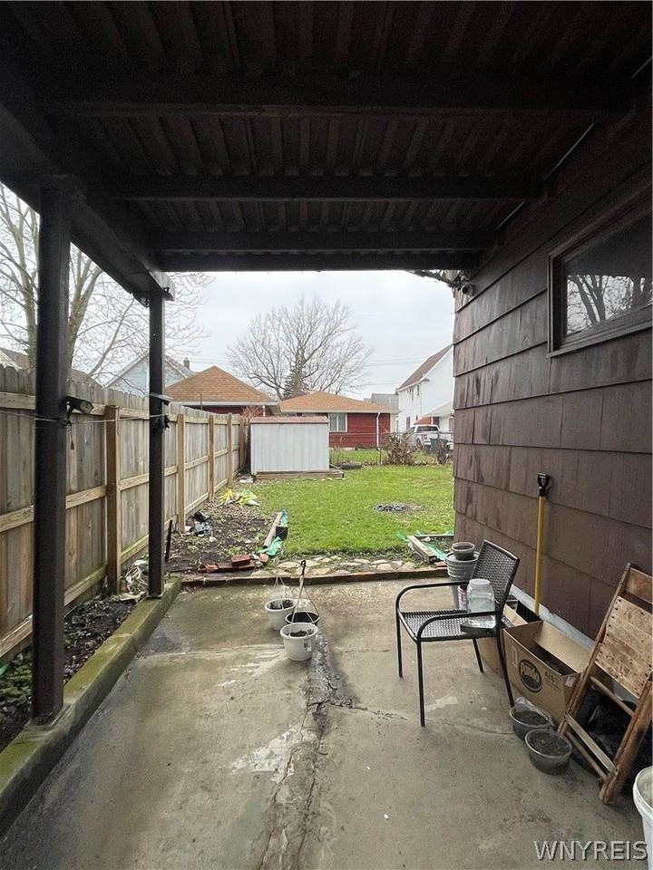 226 Longnecker St - Photo 3 of 27