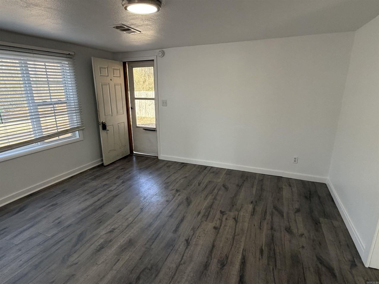 420 W Hillside - Photo 5 of 20