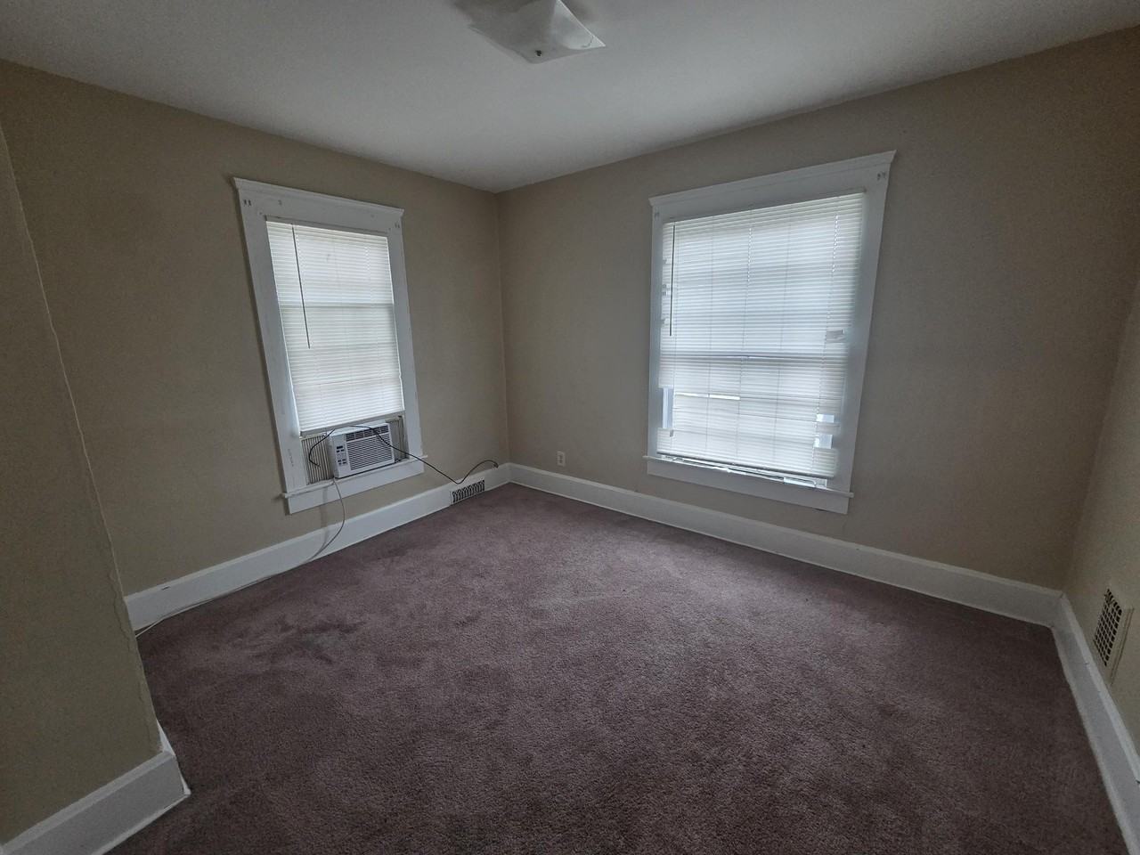 1111 Steubenville Ave - Photo 2 of 9