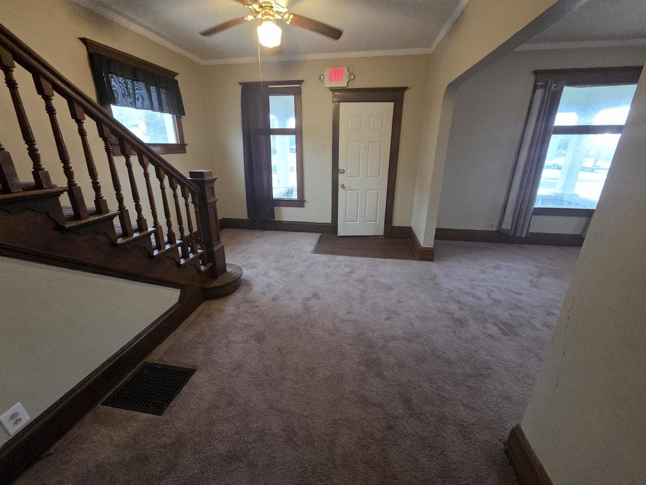 1111 Steubenville Ave - Photo 6 of 9