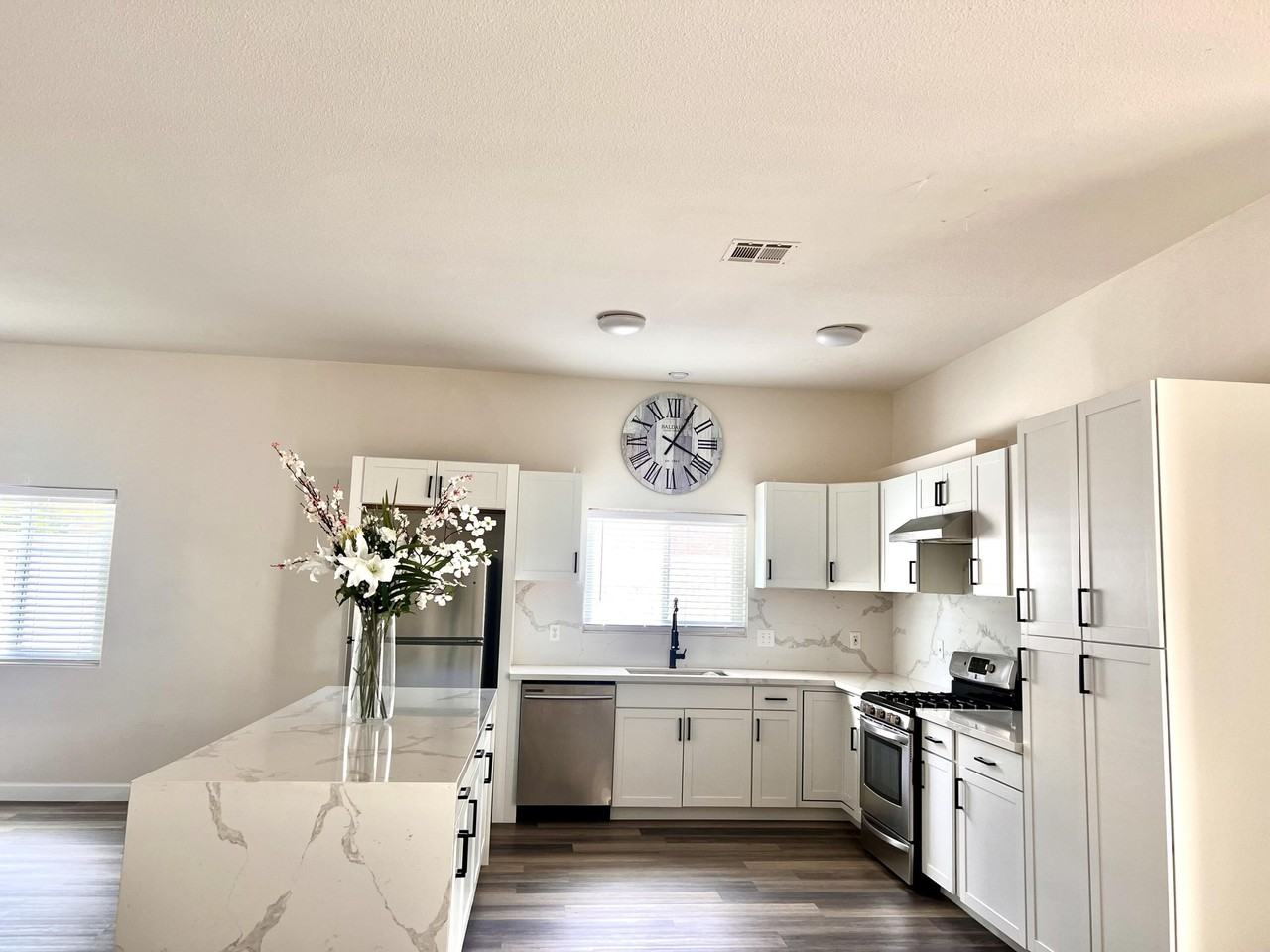 9762 Palm Dr - Photo 2 of 25