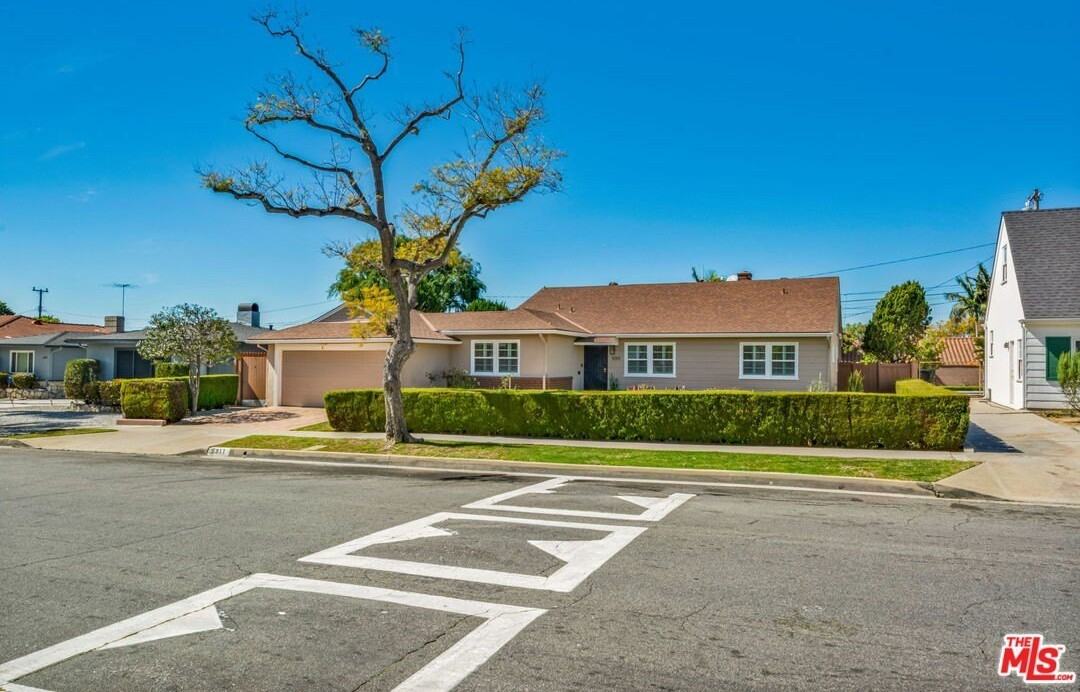 5911 S Corning Ave - Photo 2 of 40