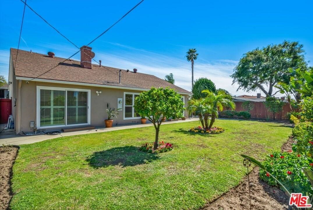 5911 S Corning Ave - Photo 5 of 40