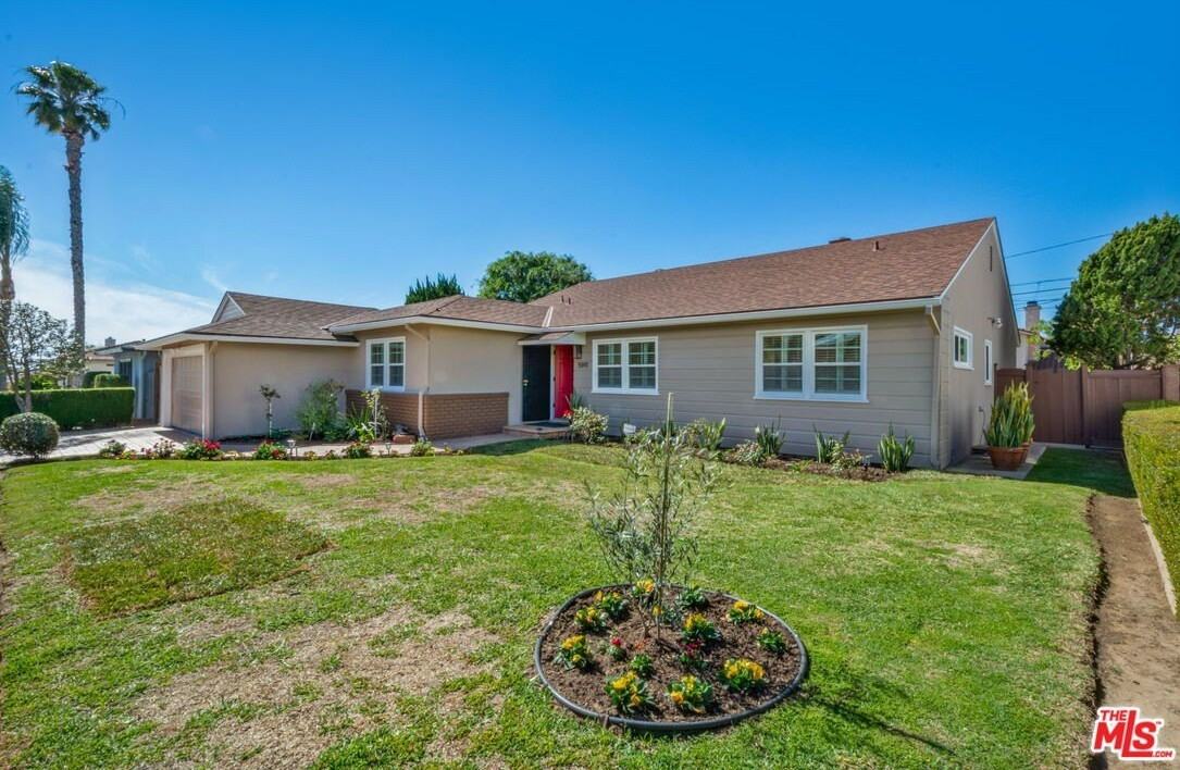 5911 S Corning Ave - Photo 4 of 40