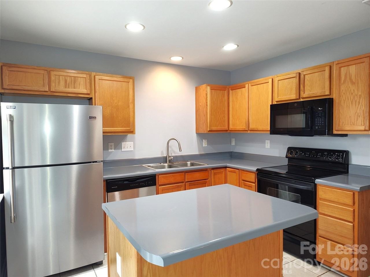 14934 Deshler Ct - Photo 3 of 20