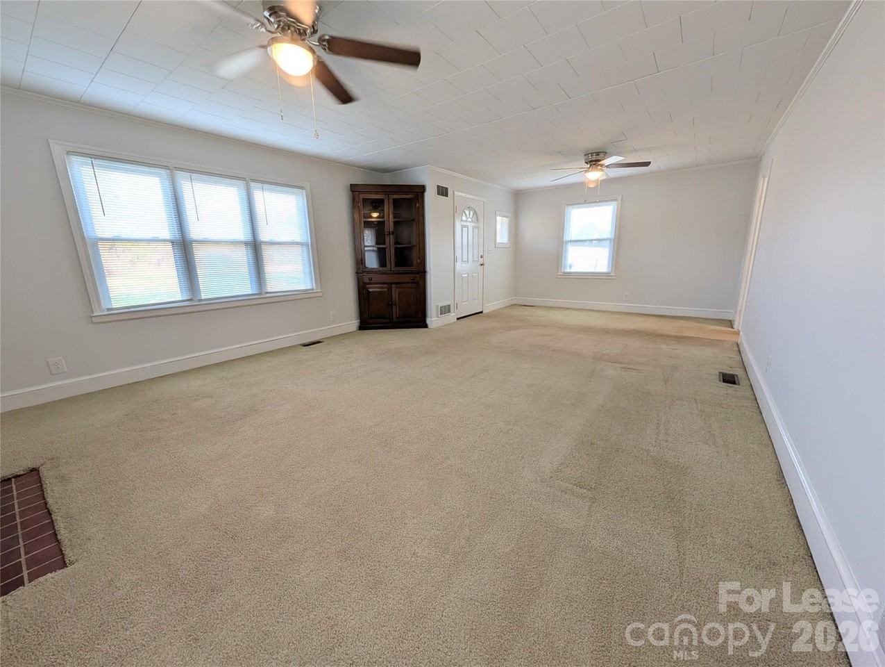 1129 Carpenter Dr - Photo 4 of 16