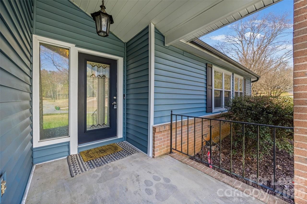 11501 Winding Way Rd - Photo 3 of 34