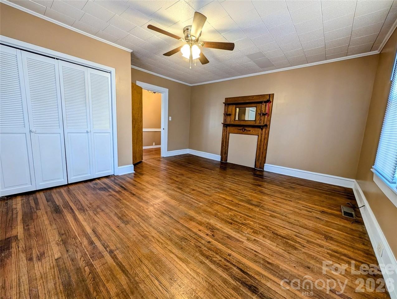 505 N Flint St - Photo 3 of 12