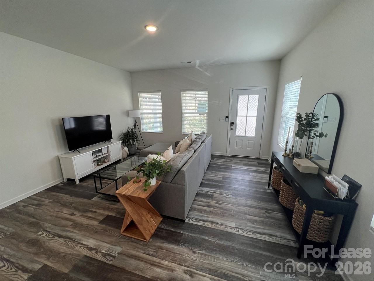 19505 Meridian St - Photo 2 of 16