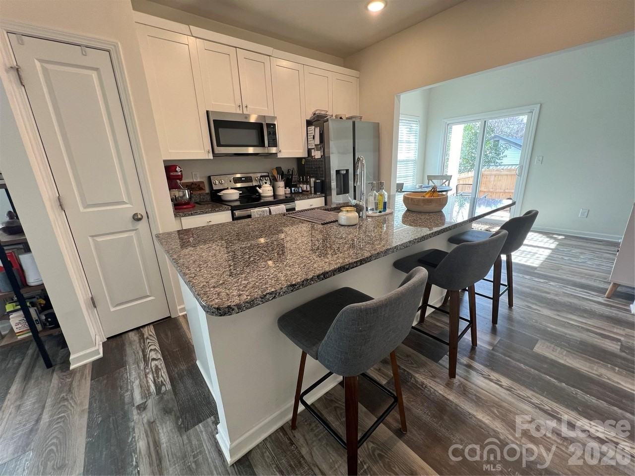 19505 Meridian St - Photo 3 of 16