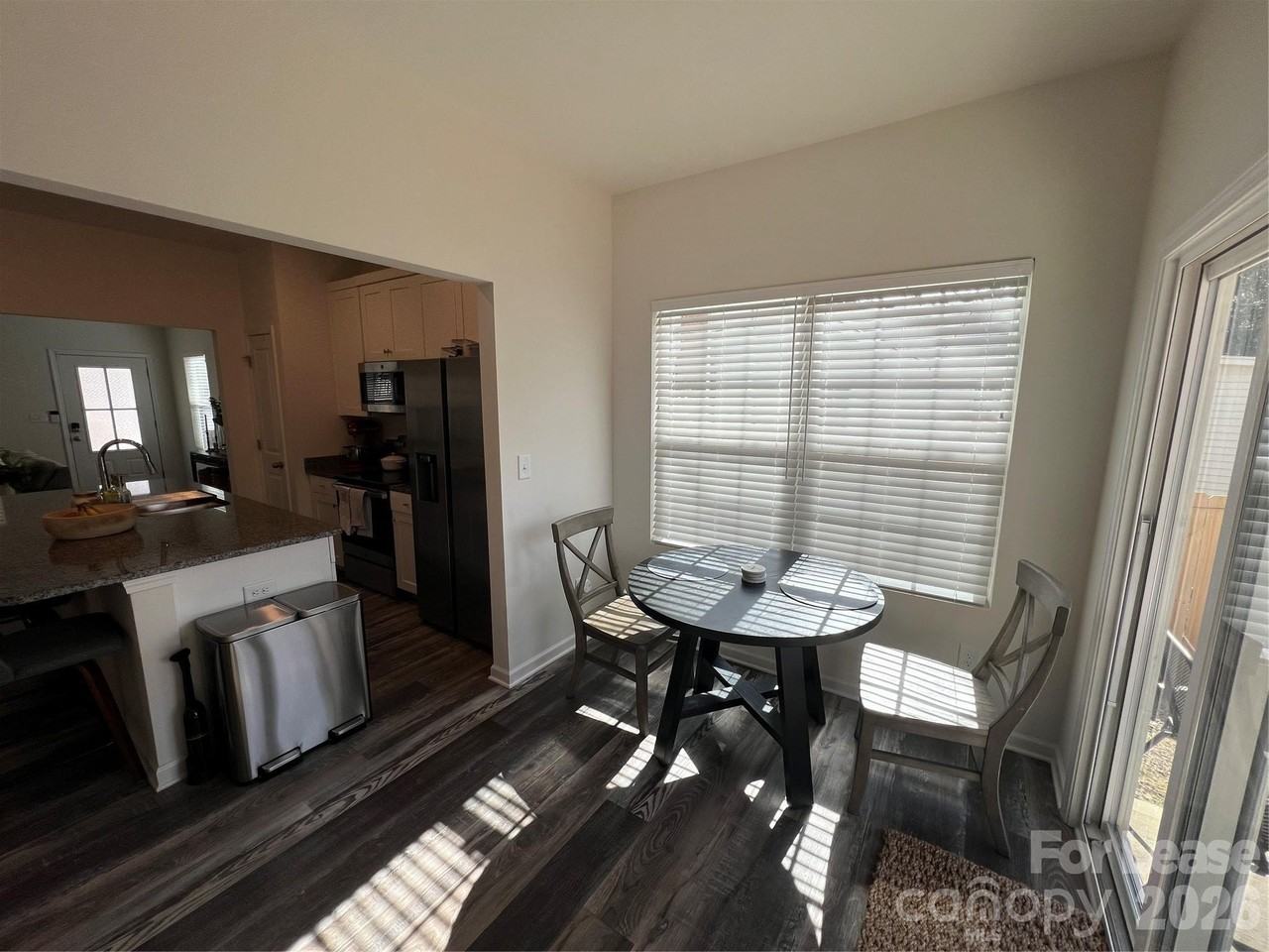 19505 Meridian St - Photo 5 of 16