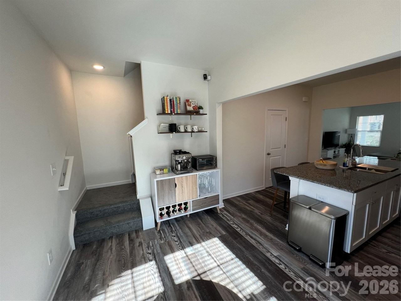 19505 Meridian St - Photo 6 of 16