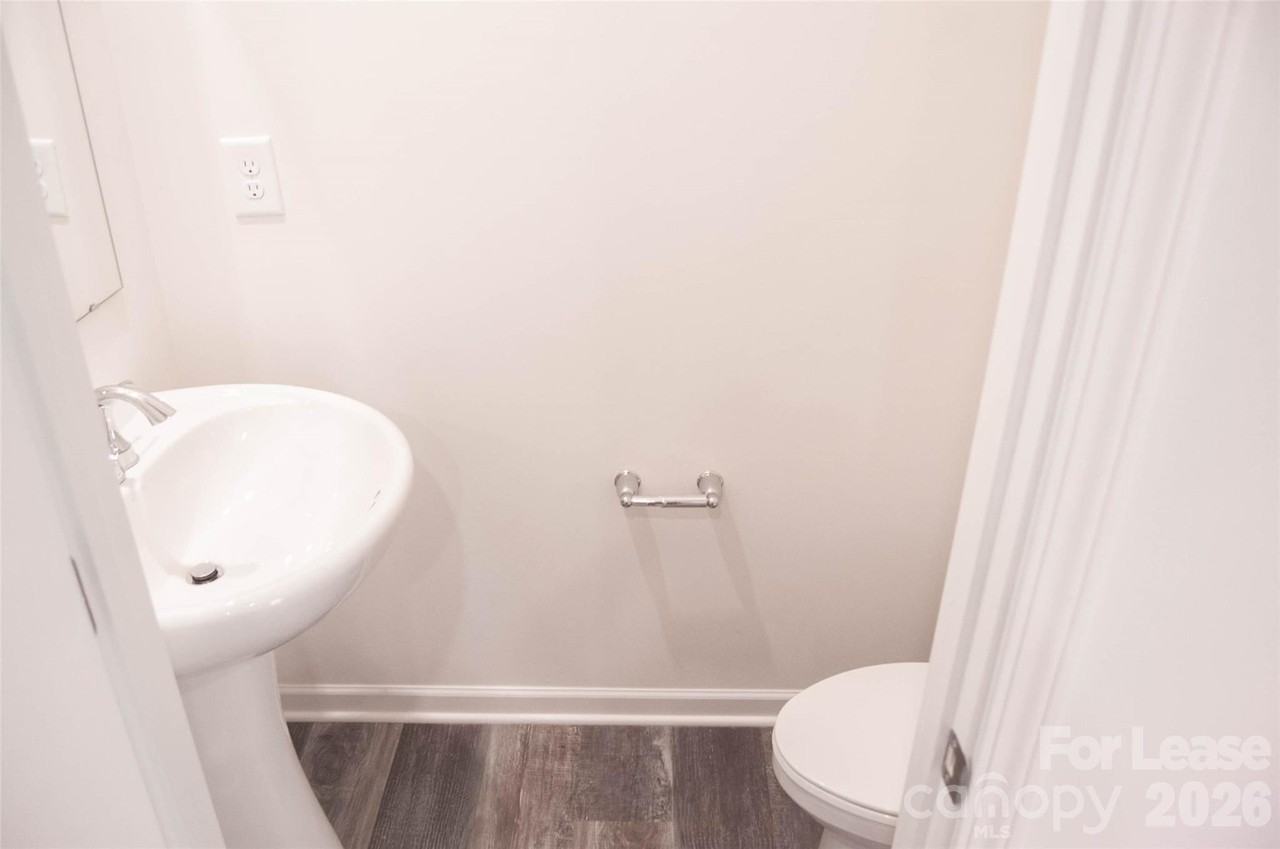 19505 Meridian St - Photo 7 of 16