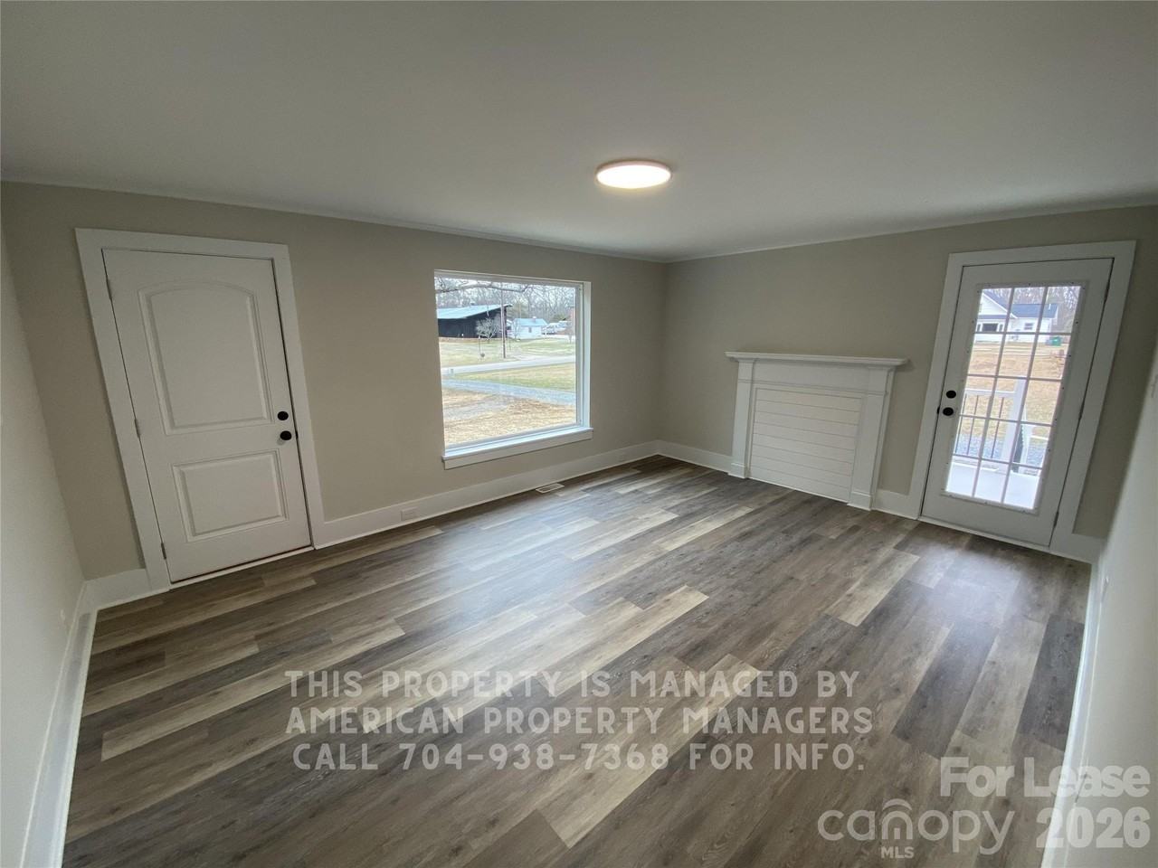 1830 Hollywood Dr - Photo 2 of 9