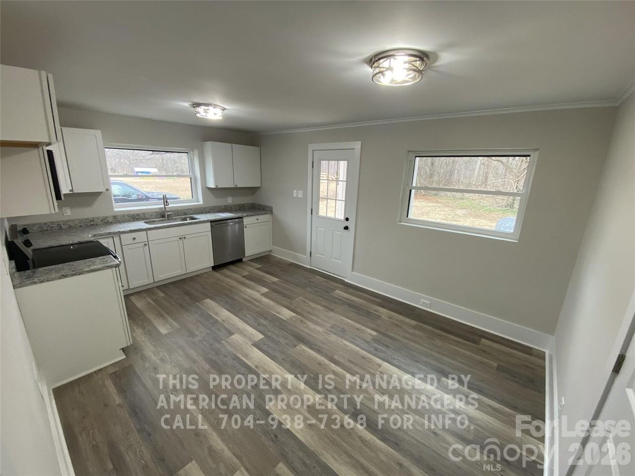 1830 Hollywood Dr - Photo 3 of 9