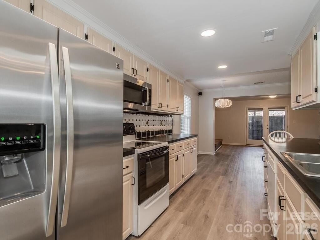 8358 Knights Bridge Rd - Photo 7 of 37