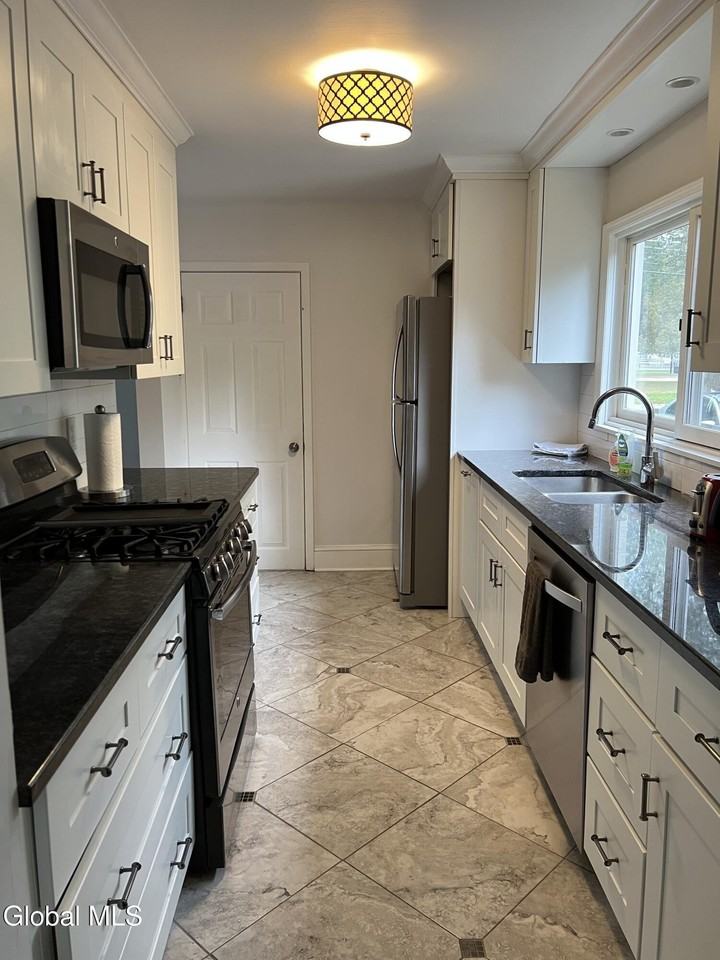 223 Lake Ave Unit 2 - Photo 3 of 10