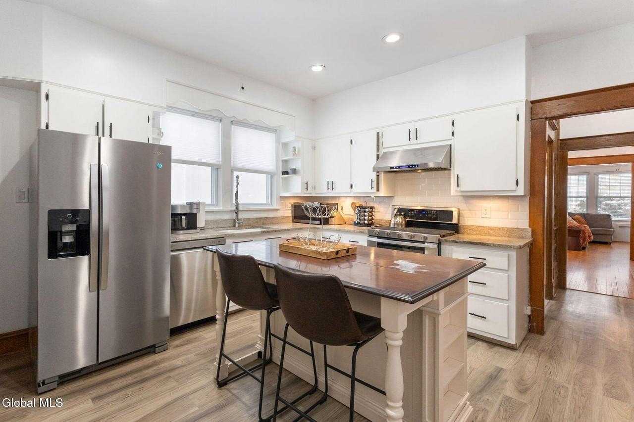 106 N Pine Ave - Photo 3 of 21