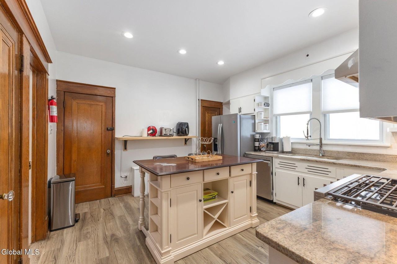 106 N Pine Ave - Photo 5 of 21