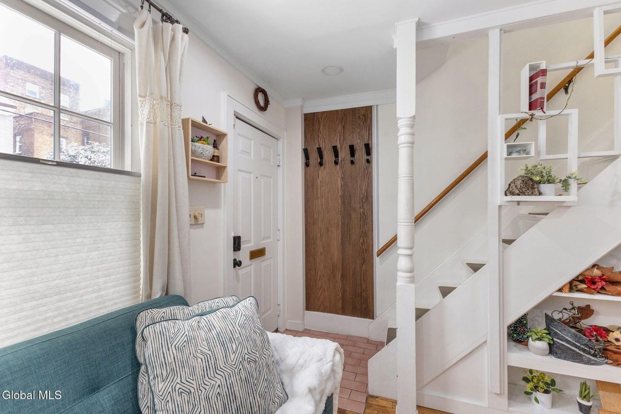 83 Spring St - Photo 2 of 27