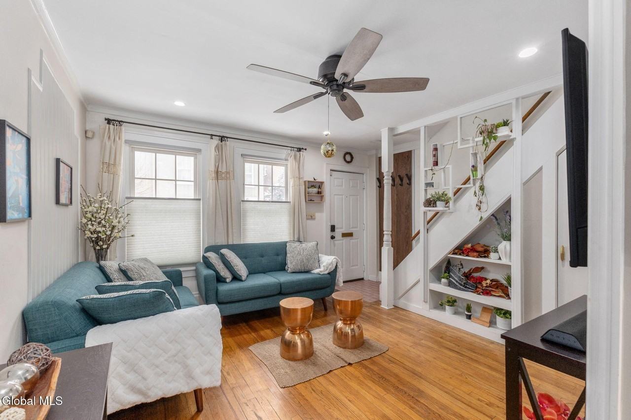 83 Spring St - Photo 3 of 27