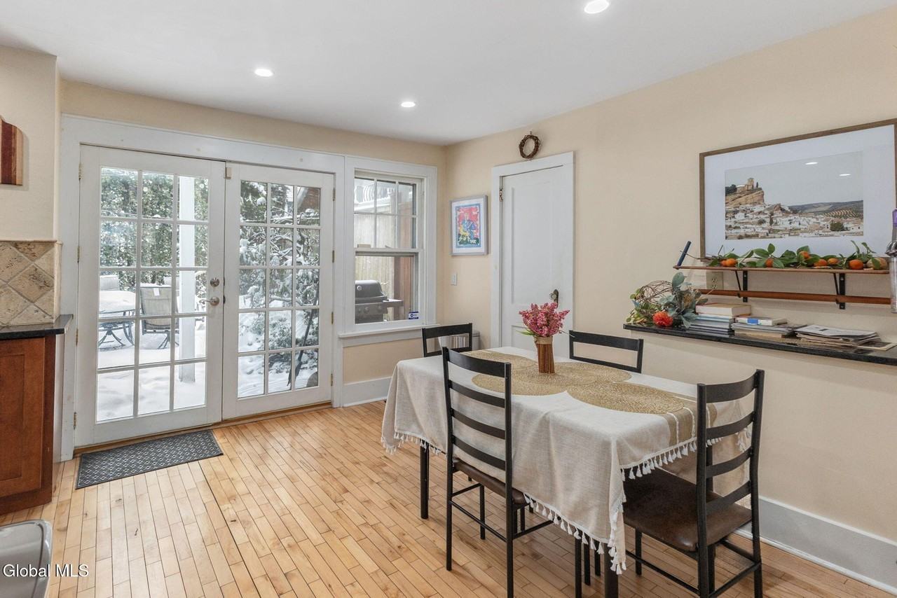 83 Spring St - Photo 5 of 27