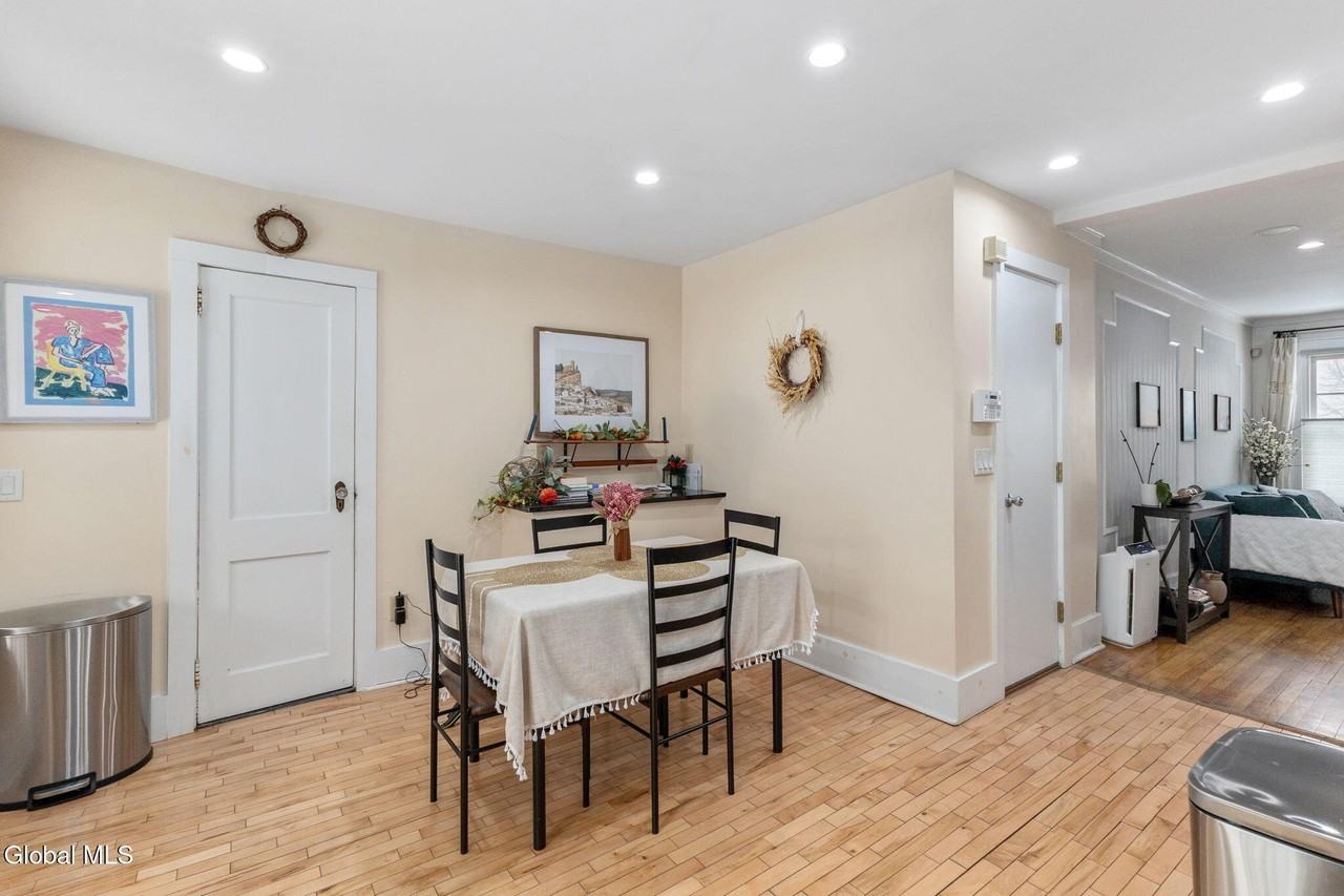 83 Spring St - Photo 6 of 27