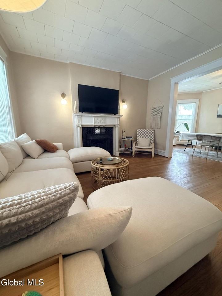 16 Blakely Ct Unit 1 - Photo 3 of 26