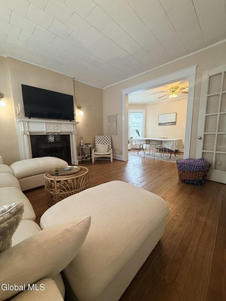 16 Blakely Ct Unit 1 - Photo 4 of 26