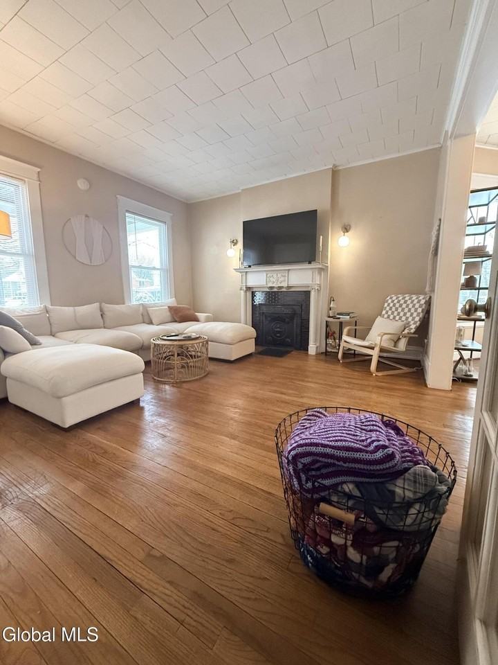 16 Blakely Ct Unit 1 - Photo 5 of 26