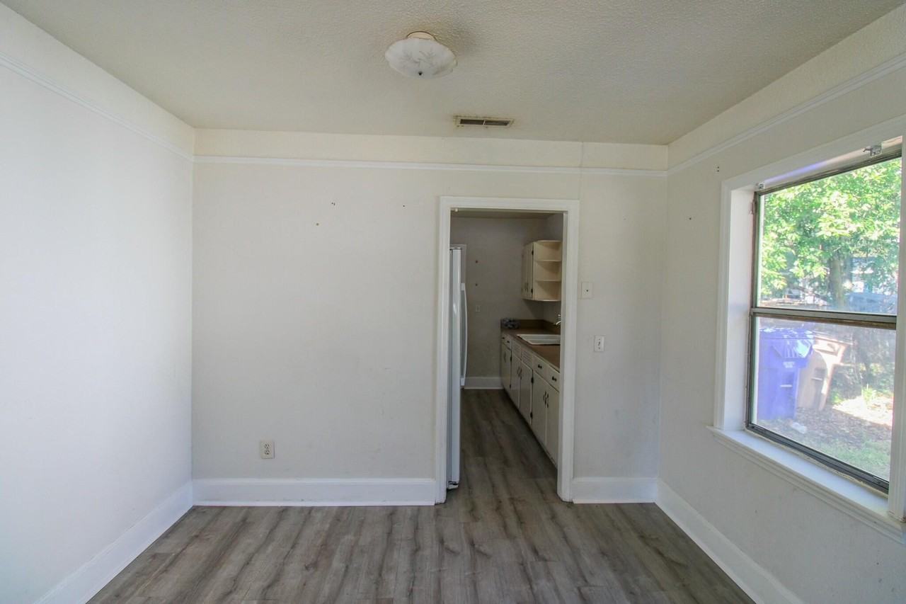 2104 Maybank Hwy - Photo 6 of 16