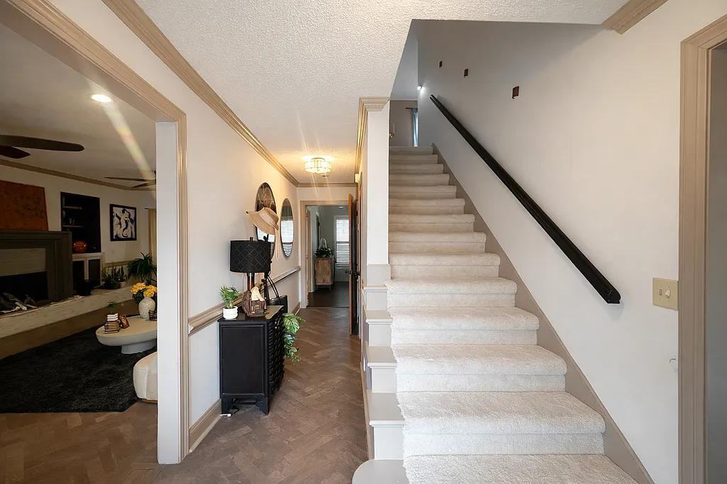 325 Valley View Dr #1 - Photo 2 of 25