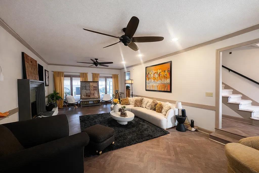 325 Valley View Dr #1 - Photo 3 of 25