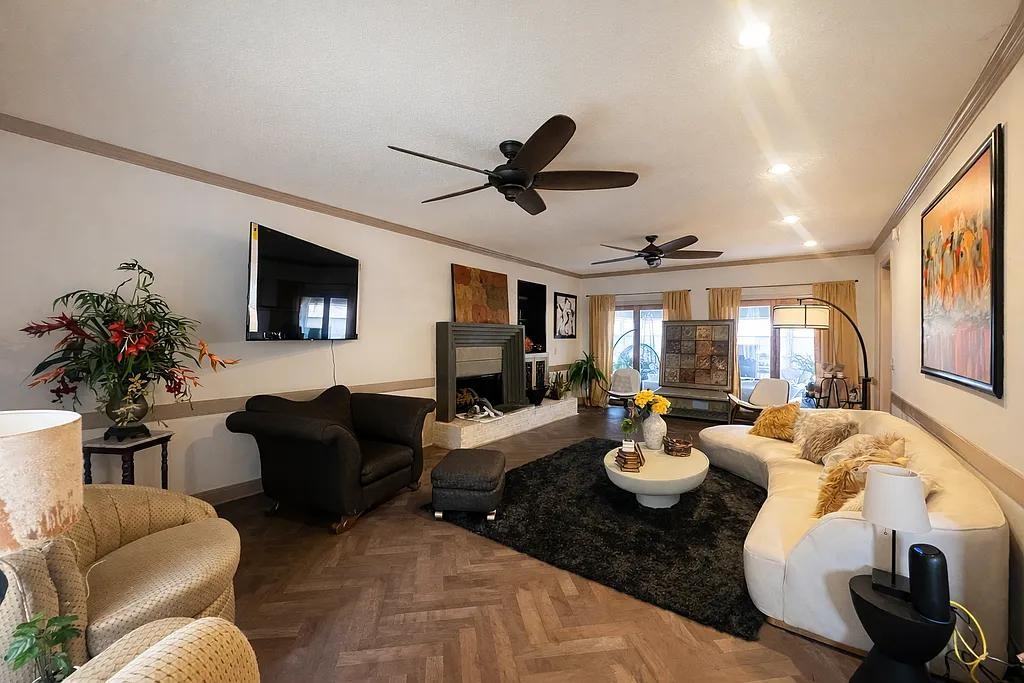 325 Valley View Dr #1 - Photo 4 of 25