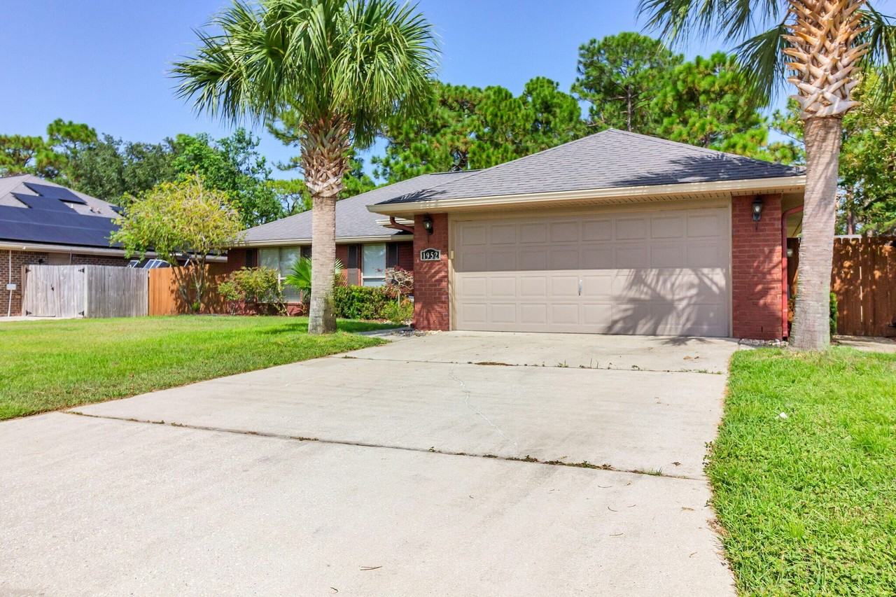 1952 Bay Pine Cir - Photo 2 of 34