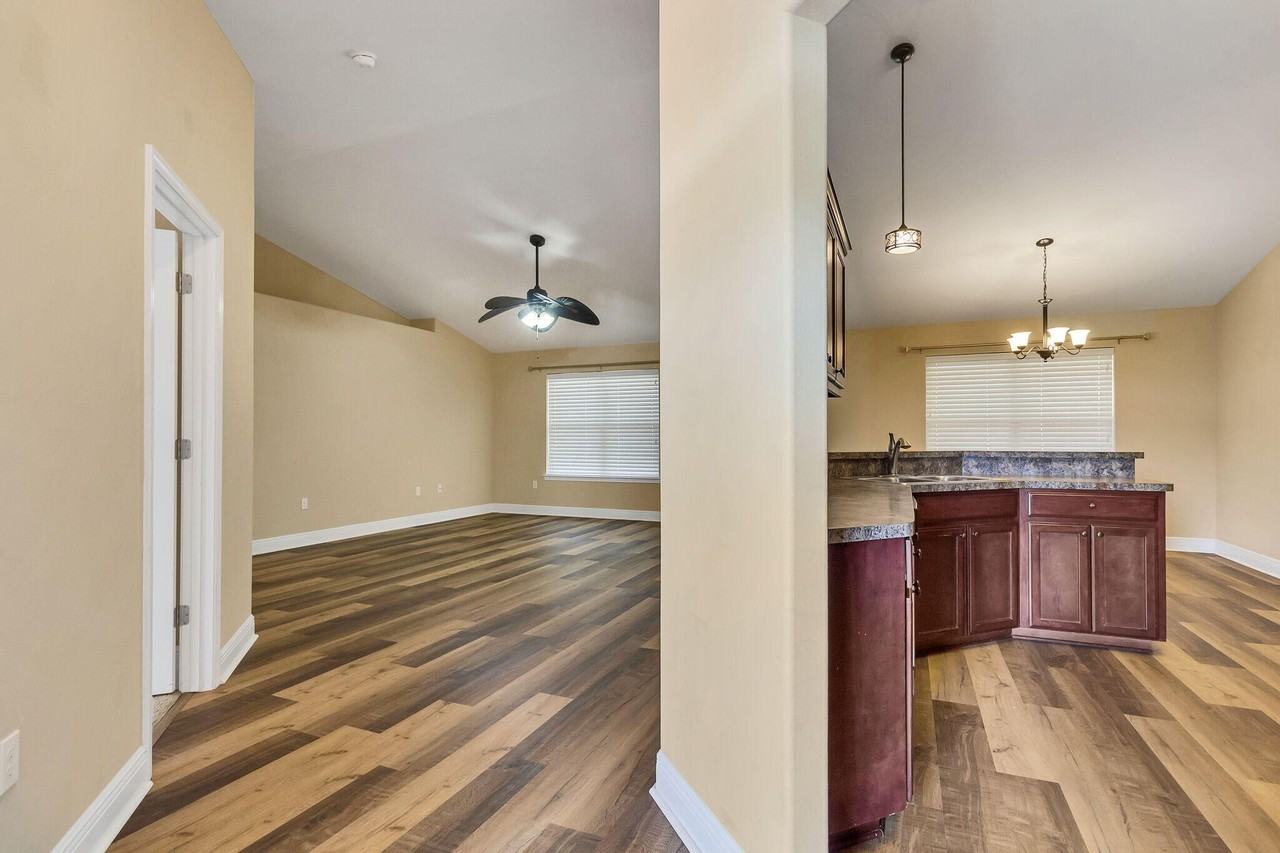 1952 Bay Pine Cir - Photo 4 of 34