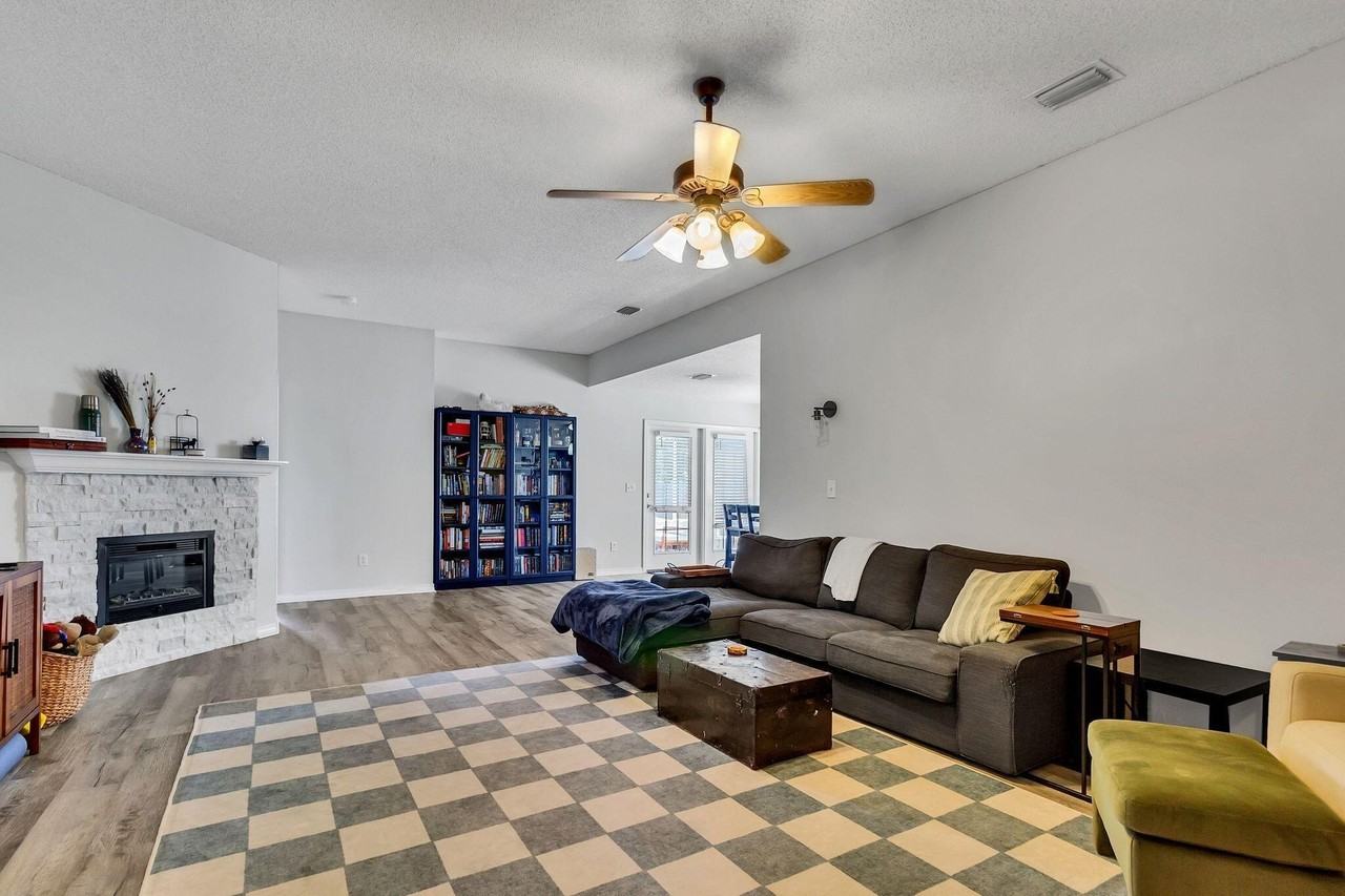 13 Kathleen Dr - Photo 5 of 30