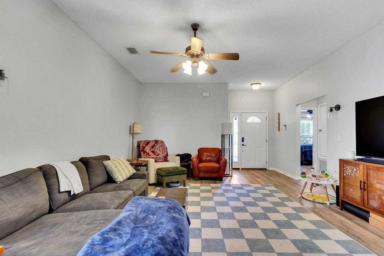 13 Kathleen Dr - Photo 7 of 30