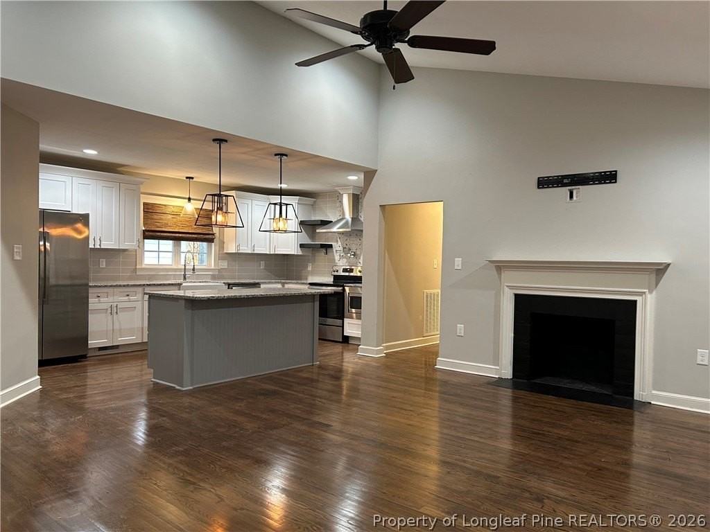 1432 Summitt Ave - Photo 4 of 24